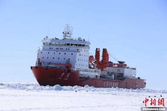 The icebreaker Xuelong, or 'Snow Dragon,' arrived Sunday at the roadstead off China's Changcheng station during the country's 28th scientific expedition to Antarctica. 
