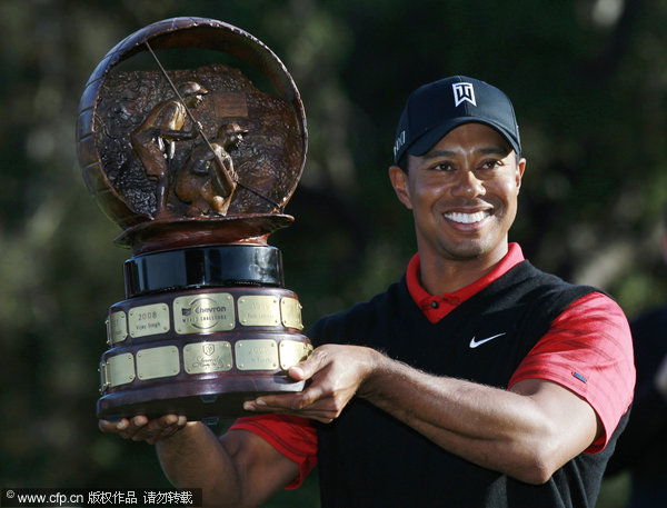  Tiger Woods holds his trophy after winning the Chevron World Challenge Golf tournament at Sherwood country club on Sunday, Dec. 4, 2011, in Thousand Oaks, Calif.