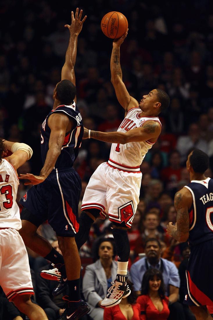 Derrick Rose of the Chicago Bulls shoots over Al Horford of the Atlanta Hawks at the United Center on January 3, 2012 in Chicago, Illinois.