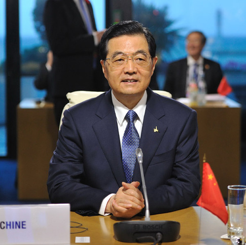 Chinese President Hu Jintao gives a speech at the Group of Twenty (G20) summit in Cannes, France, Nov. 4, 2011.[Xinhua]