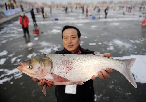 National ice fishing contest kicks off in Yinchuan