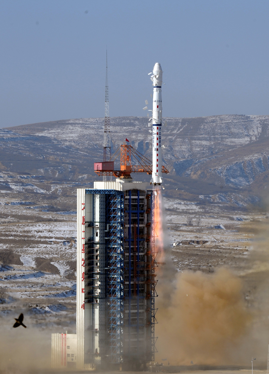 China successfully launched the Ziyuan III satellite Monday from the Taiyuan Satellite Launch Center in northern Shanxi Province. [Xinhua photo] 