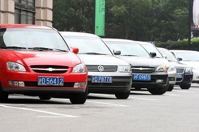 Reducing the growth in private car plates will be one measure taken to reduce air pollution, especially PM2.5, airborne particulates harmful to human health. [File photo]
