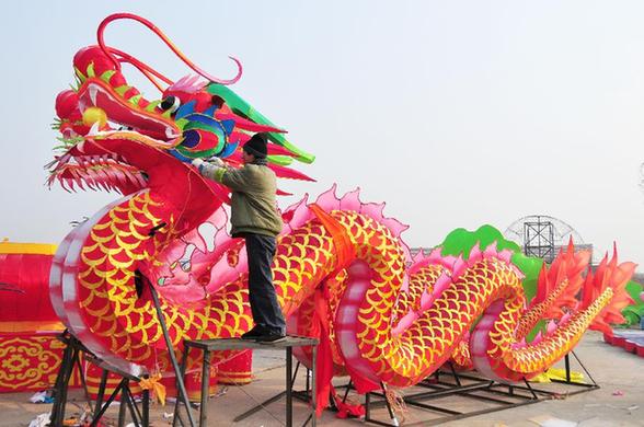 Dragon decorations greet Year of Dragon in Shandong