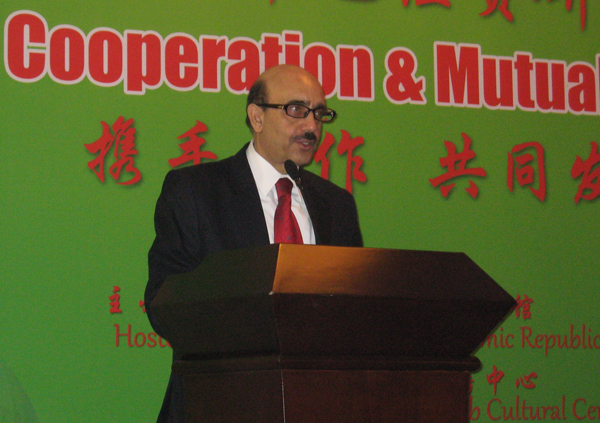 Pakistan's Ambassador to China Masood Khan delivers a speech at the business seminar in Beijing, Jan. 11, 2011. [Zhang Ming'ai/China.org.cn]