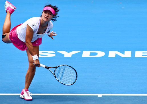 Li Na of China returns a ball in the semi-final of Sydney International against Petra Kvitova on Jan.12, 2012. [Source:WTA]