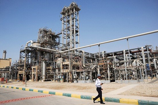 An Iranian oil refinery [File photo] 