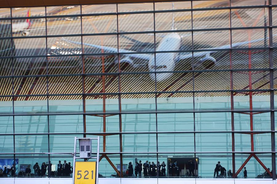 Beijing int&apos;l airport receives 1st Boeing 787 Dreamliner aircraft