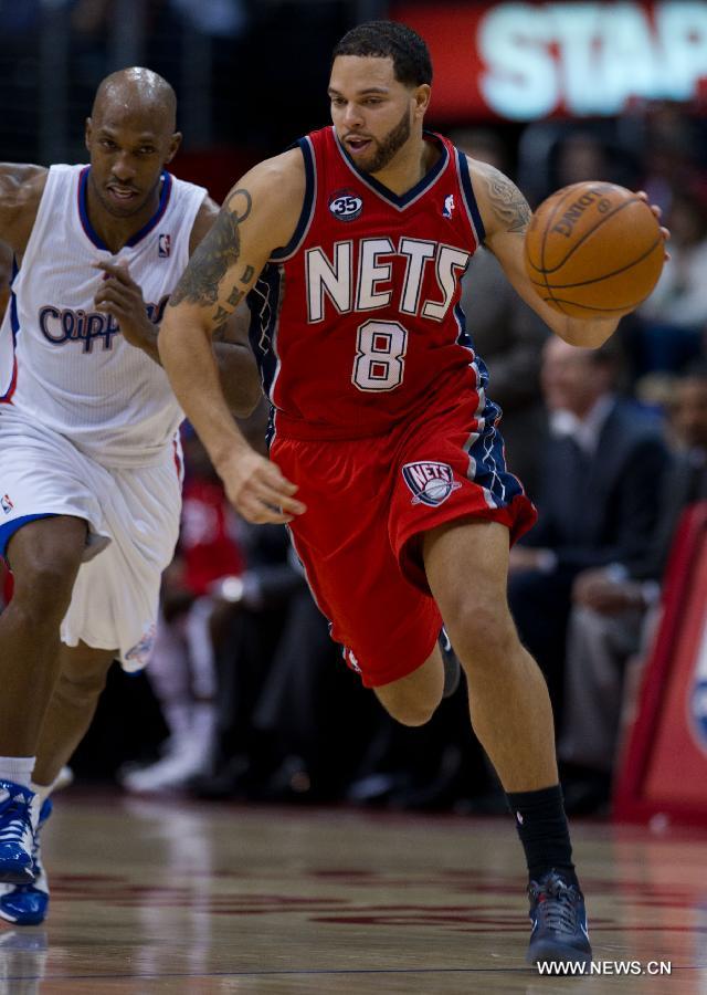 Jason Williams(C) of New Jersey Nets dribbles during a NBA game against Los Angeles Clippers at Staples Center in Los Angeles on Jan. 16, 2012. Los Angeles Clippers beat New Jersey Nets 101-91. (Xinhua/Yang Lei) 