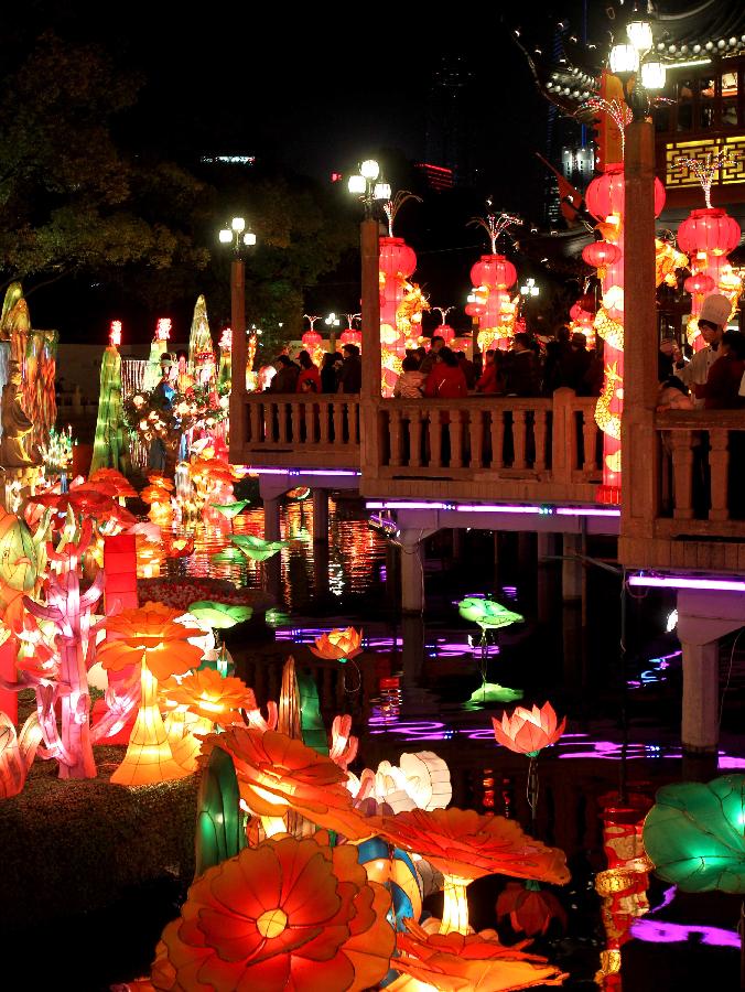 The photo taken on Jan. 17, 2012 shows the colorful night scene of Jiuqu Bridge in Yuyuan garden, one of the finest gardens in Shanghai, east China. The lantern fair of Yuyuan, as one of the national intangible cultural heritages, will last from the first to the 18th day of the first lunar month.