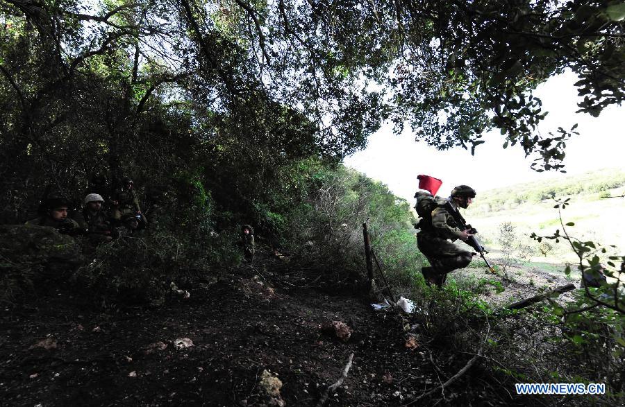 A soldier of Israeli Defense Forces (IDF) takes part in a drill to strengthen sergeants' practical ability to command on hills near Moshav Amikam, North Israel, on Jan. 18, 2012. [Yin Dongxun/Xinhua] 