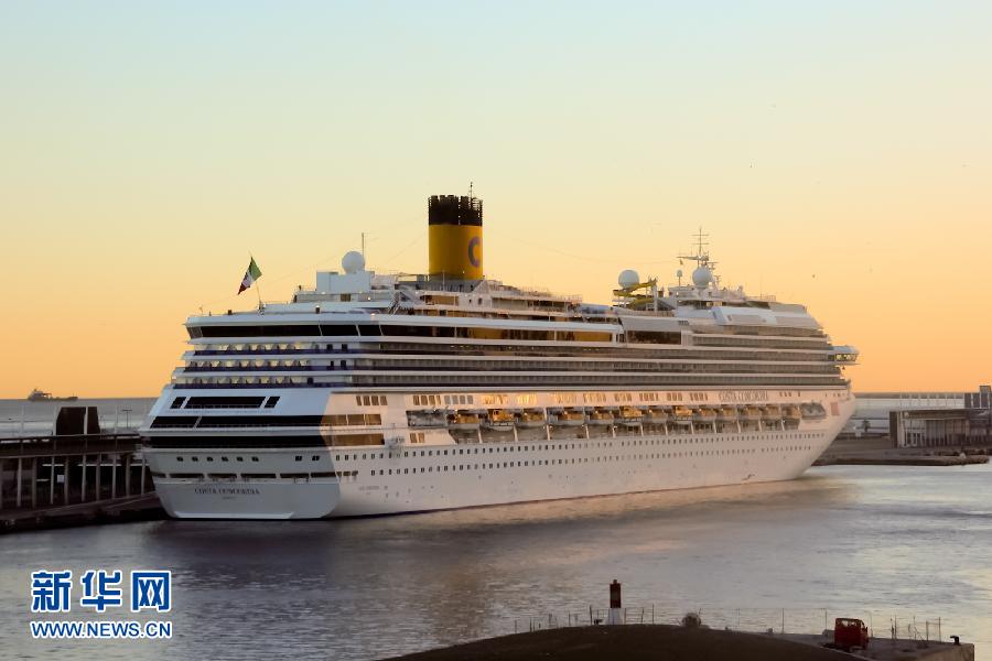 At least 11 people died on the capsized Italian cruise liner Costa Concordia after the ship smashed into a reef off the coast of Giglio, Italy, last weekend.