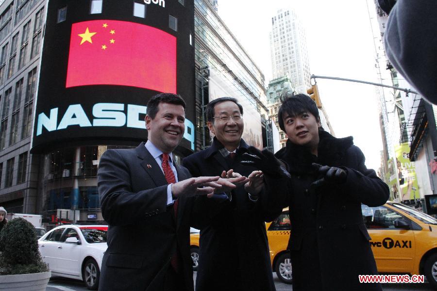 Senior Vice-President of Nasdaq Robert McCooey (L), Chinese Consul General Sun Guoxiang (C) and pianist Lang Lang pose for photos in front of the Nasdaq Exchange in New York, the United States, on Jan. 20, 2012. The Nasdaq Exchange opened a bell-ring ceremony to mark the Chinese New Year, the Year of Dragon, on Friday.