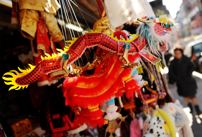Decorations are seen on Friday in China Town in New York to celebrate the Chinese Spring Festival which falls on Jan. 23 this year. [Xinhua photo] 