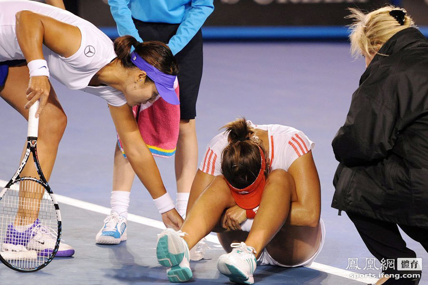 At the Australian Open in Melbourne on Jan. 20, 2012, Li Na was leading 2-0 in the first set and on her serve in the third game when 26th-seeded Spaniard Anabel Medina Garrigues sprained her ankle after returning a ball. Li Na made into the fourth round. 