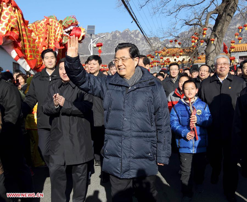 Chinese President Hu Jintao (Front) greets residents of Tianxianyu Village in the Huairou District of Beijing, capital of China, Jan. 22, 2012. Hu visited grassroots urban and rural areas in Beijing on Sunday, the eve of the Spring Festival, extending greetings to the people and celebrating with them the Chinese Lunar New Year.