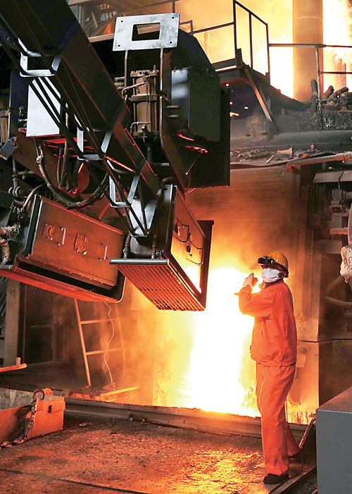 China's crude steel output increased 8.9 percent year-on-year to 683.27 million tonnes last year, 0.4 percentage points slower than the growth rate of 2010. [File photo] 