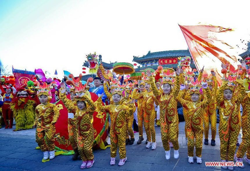 Young performers extend Lunar New Year greetings to visitors at the opening ceremony of the 29th Spring Festival Temple Fair at Longtan Park in Beijing, capital of China, Jan. 22, 2012. The 8-day event, opening here on Sunday, will provide visitors with an access to various folk dances and other festive entertainments.