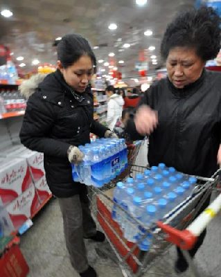 Residents in Liuzhou have rushed to buy bottled water in panic.