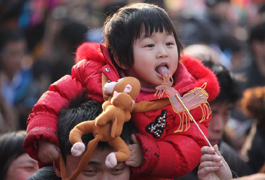 Of all the Chinese festivals, Chinese New Year is for kids of all ages the most loved and anticipated. The festivities are a colorful display of dragon dances, lantern festivals, and of course feasts!