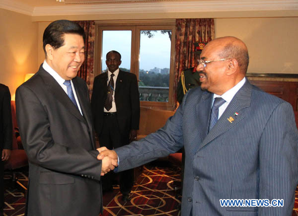 Jia Qinglin (L), chairman of the National Committee of the Chinese People's Political Consultative Conference, meets with Sudanese President Omar al-Bashir (R) in Addis Ababa, capital of Ethiopia, Jan. 28, 2012. Both Jia and Bashir came here to attend the 18th African Union summit which will be held from Jan. 29 to 30. [Xinhua]