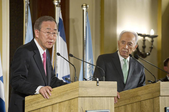 Secretary-General Ban Ki-moon (left) and President Shimon Peres of Israel hold joint press conference in Jerusalem. [Eskinder Debebe/UN Photo]