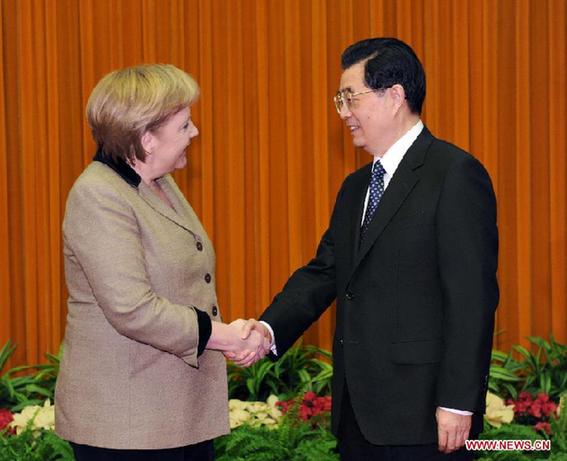 Chinese President Hu Jintao (R) meets with German Chancellor Angela Merkel in Beijing, capital of China, Feb. 3, 2012. [Ma Zhancheng/Xinhua]