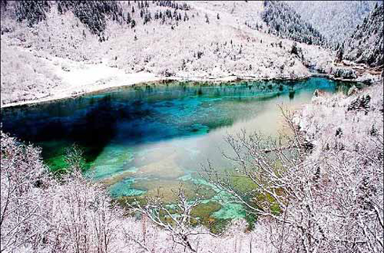 Jiuzhai Valley, one of the 'Top 8 February destinations in China' by China.org.cn.