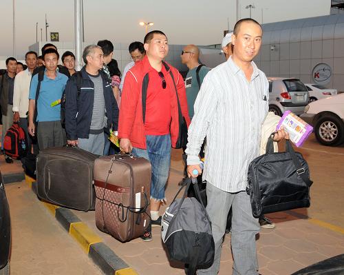 34 Chinese workers arrived in Khartoum on Jan. 30, 2012, after the camp of their company, which operates in field of road construction at South Kordofan State, was attacked by rebels. [Xinhua photo]