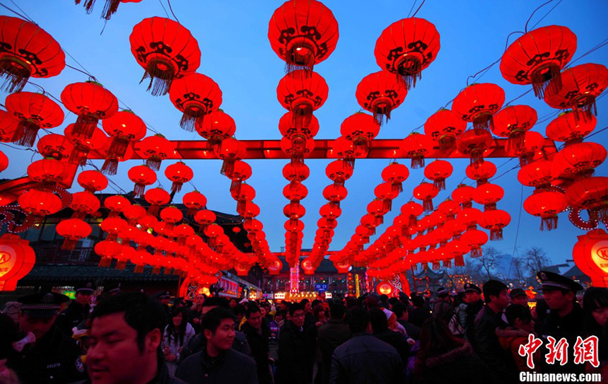 People celebrate the Lantern Festival in Nanjing, Jiangsu Province. Monday, the fifteenth day of the first lunar month, is China's traditional Lantern Festival. And the festive atmosphere builds across the country.