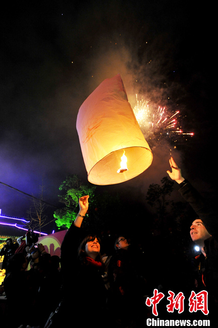 People celebrate the Lantern Festival in Chengdu, Sichuan Province. Monday, the fifteenth day of the first lunar month, is China's traditional Lantern Festival. And the festive atmosphere builds across the country. 