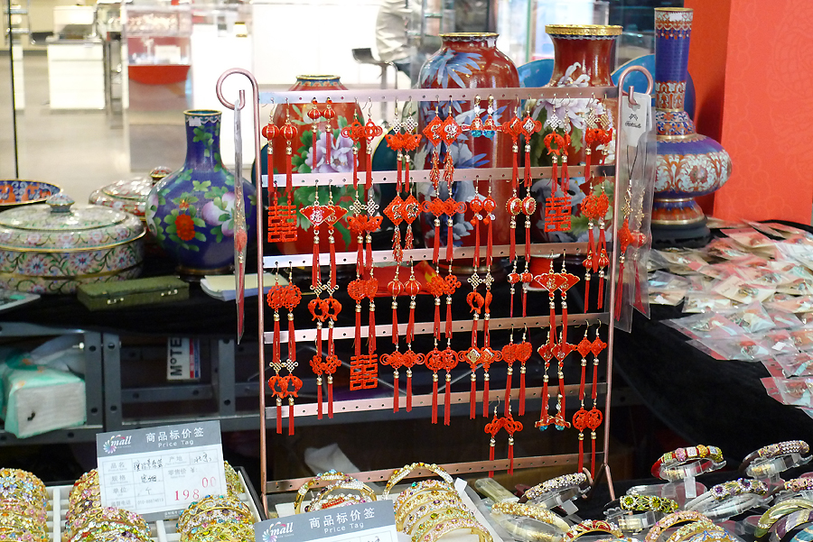 Chinese knots are on display in an indoor temple fair in the Golden Resources Shopping Mall located in the northwest part of Beijing during the Spring Festival 2012, where visitors can enjoy the charm of the traditional Chinese arts and the delicacy of local snacks. [By Xu Lin / China.org.cn]