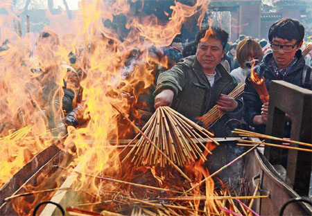 Worshippers pack Yonghegong Temple in Beijing yesterday, the 15th day of the first lunar month. Cui Meng / China Daily