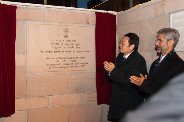 Chinese Vice Foreign Minister Cheng Guoping (L) and Indian ambassador Dr. S. Jaishankar (R) attends the inauguration ceremony of the new Indian embassy building in Beijing, Feb. 8, 2012. [Chen Boyuan/China.org.cn] 