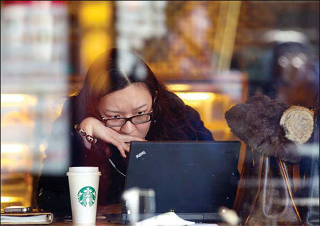 A customer is absorbed in thought at Starbucks in Sanlitun, Beijing, on Tuesday.[China Daily]