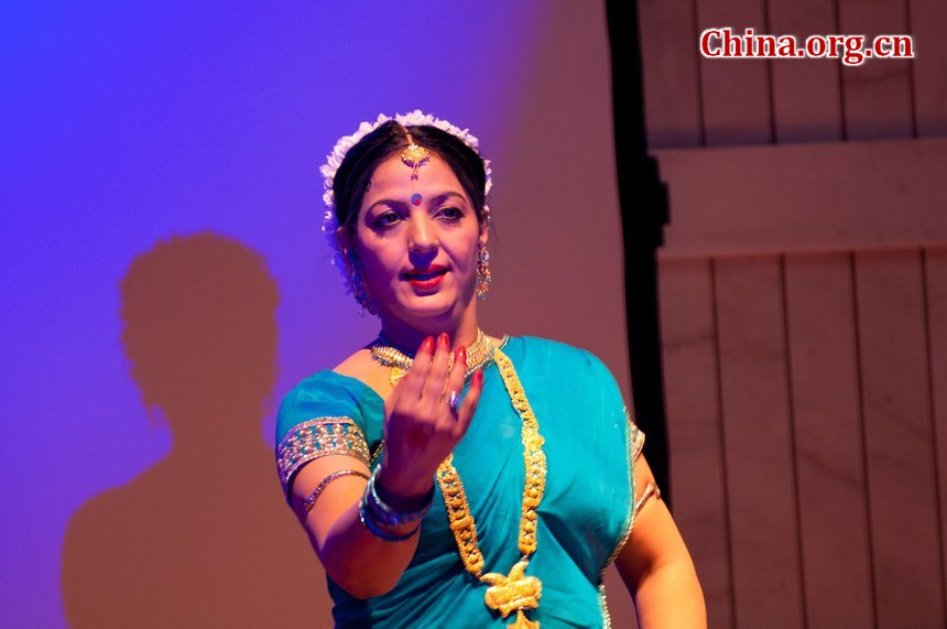 An Indian dancer performs following the inauguration ceremony of the new India embassy building in Beijing, Feb. 8, 2012. Chinese and Indian artists perform following the inauguration ceremony of the new India embassy building. [Chen Boyuan / China.org.cn]