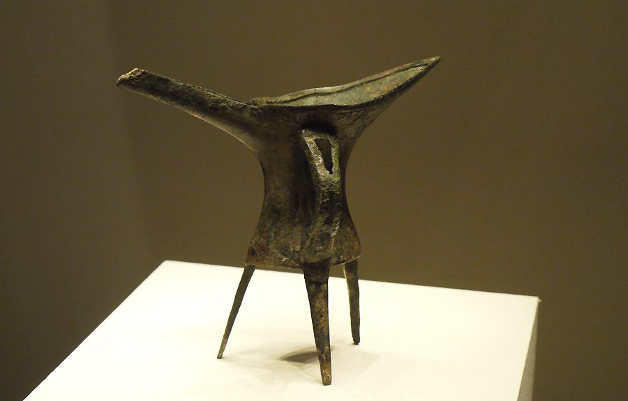Bronze Jue (wine vessel), Erlitou culture, unearthed at Erlitou, Yanshi, Henan Province, 1984. It is exhibited in the section of Exhibition on life, production in Xia, Shang and Western Zhou Dynasties, an exhibition of Ancient China in the National Museum of China. [Photo by Xu Lin / China.org.cn]