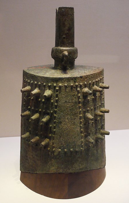 'Chang Si' Bronze Zhong (percussion instrument), Western Zhou Dynasty (c. 11th century-771 BC), King Mu's reign, unearthed from tomb of Chang Si at Pudu, Chang'an, Shaanxi Province, 1954. It is exhibited in the section of Exhibition on life, production in Xia, Shang and Western Zhou Dynasties, an exhibition of Ancient China in the National Museum of China. [Photo by Xu Lin / China.org.cn]