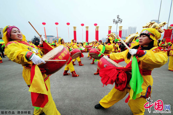 Folk performances held to celebrate the Lantern festival in Qingdao