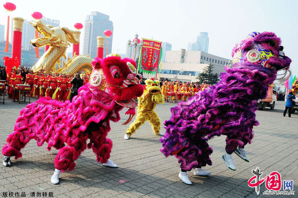 Folk performances held to celebrate the Lantern festival in Qingdao