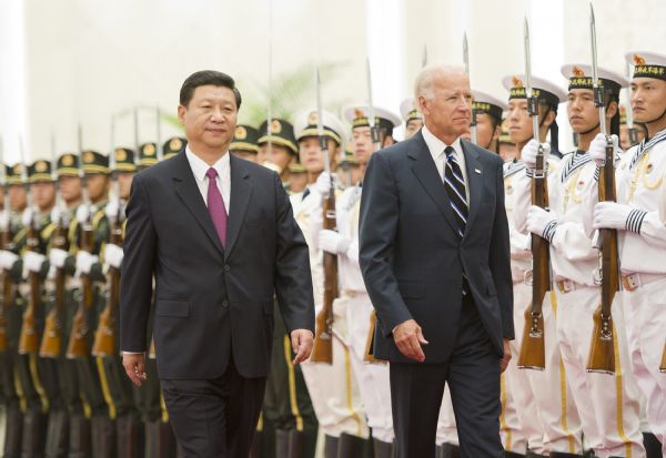 Chinese Vice President Xi Jinping (L) holds a welcoming ceremony for U.S. Vice President Joe Biden in Beijing, capital of China, Aug. 18, 2011. [Huang Jingwen/Xinhua]