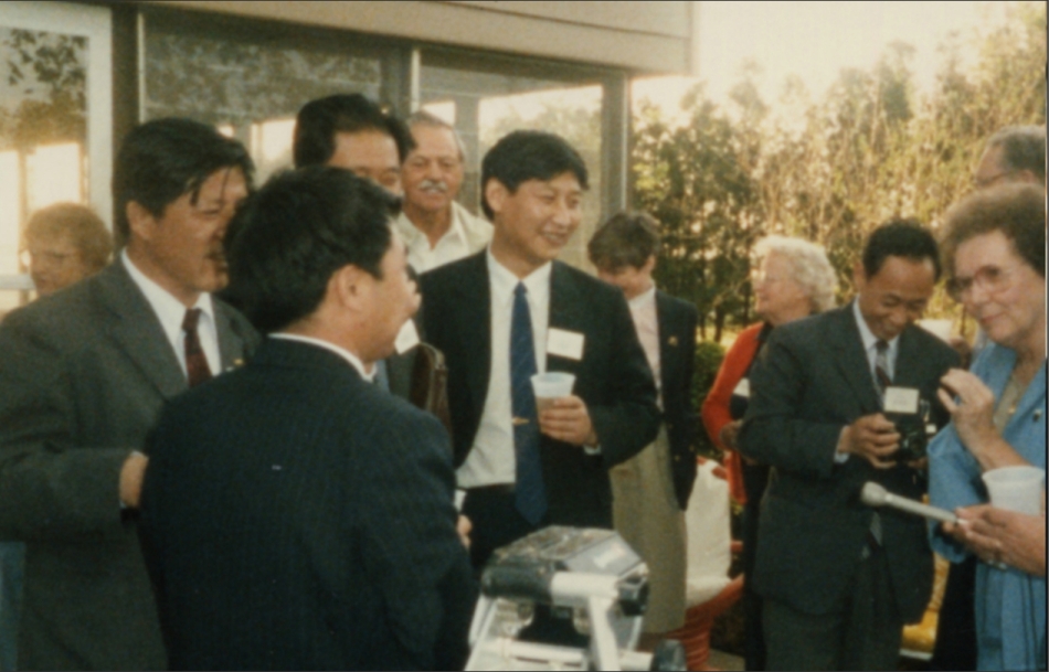  Xi Jinping (center) at a picnic at the farm of Janet Rauch in 1985.