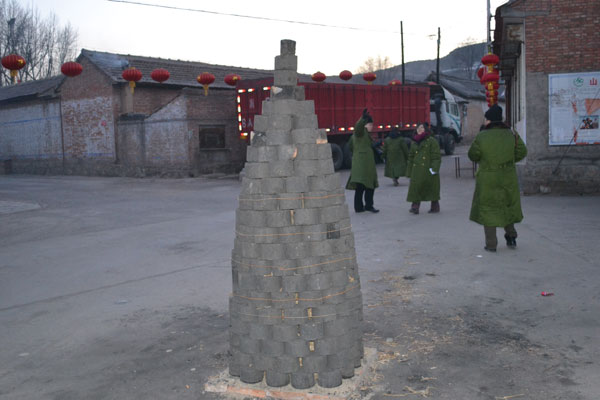 A coal pyre is set up in Zuoquan County, Shanxi Province on Feb. 7, 2012. The pyres, said to bring good fortune to the village, are set ablaze after sundown during the Lantern Festival. [China.org.cn]