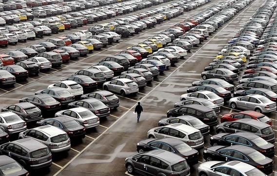 China may buy more than 30 million cars every year by 2018, predicted J.D. Power analyst Geoff Broderick.[File photo]