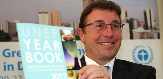 Executive Director Achim Steiner holds a copy of the UNEP Year Book. [UNEP]