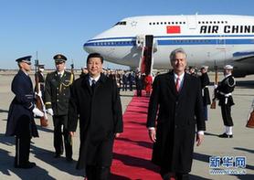 Chinese Vice President Xi Jinping (L, front) is welcomed by U.S. Deputy Secretary of State William Burns upon his arrival in Washington, capital of the United States, Feb. 13, 2012. Xi Jinping arrived in Washington Monday afternoon, kicking off his official visit to the United States. [Liu Jiansheng/Xinhua] 