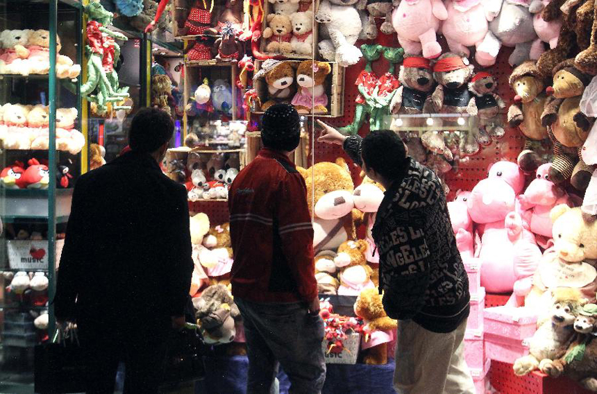 Iranian men chooses gifts for the Valentine's Day at a store in Tehran, Iran, Feb. 13, 2012.