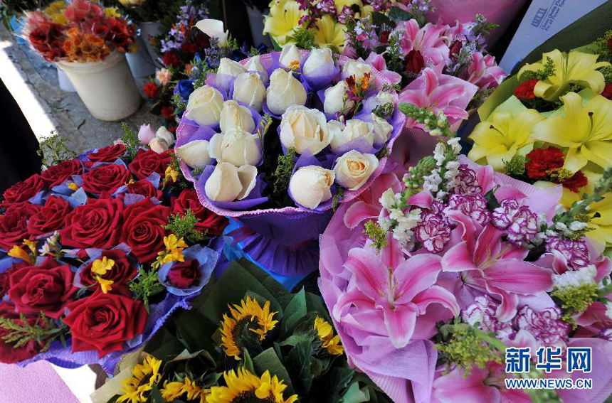 An adequate supply of flowers in Kunming, Yunnan Province, is seen two days before the Valentine's Day which falls on Feb. 14, 2012.
