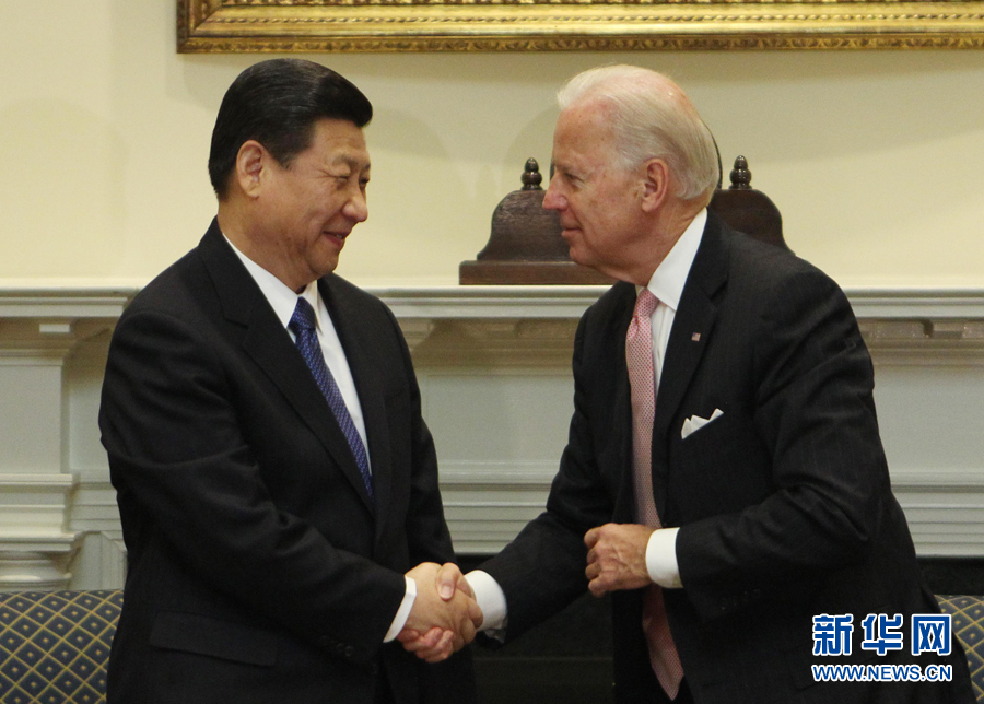 China's Vice-President Xi Jinping (L) meets with U.S. Vice President Joe Biden at the White House in Washington, February 14, 2012. [Xinhua] 