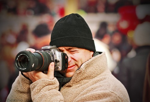 Photographing, one of the 'Top 10 entertainments of China's millionaires' by China.org.cn
